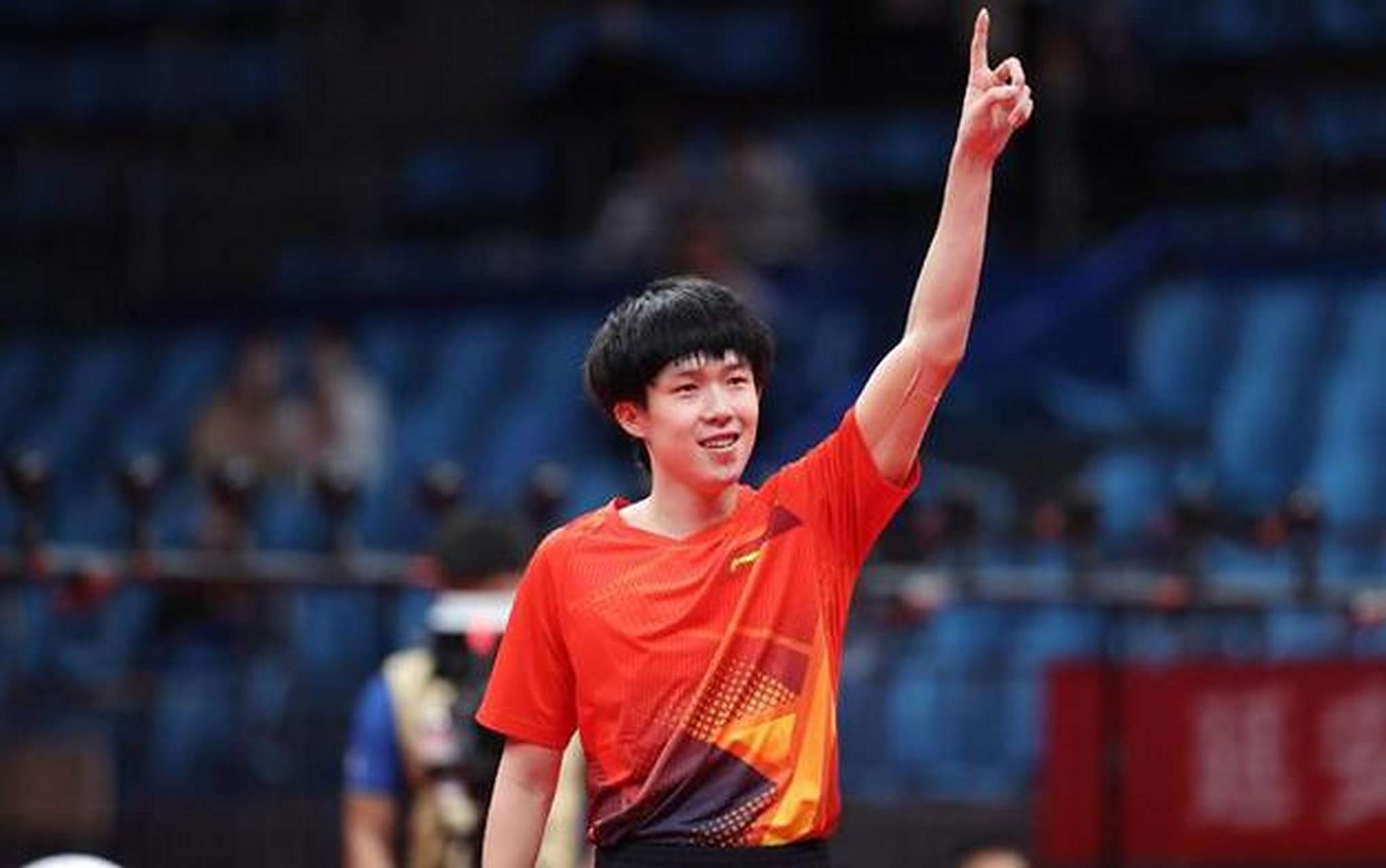 并推动足球 并推动足球